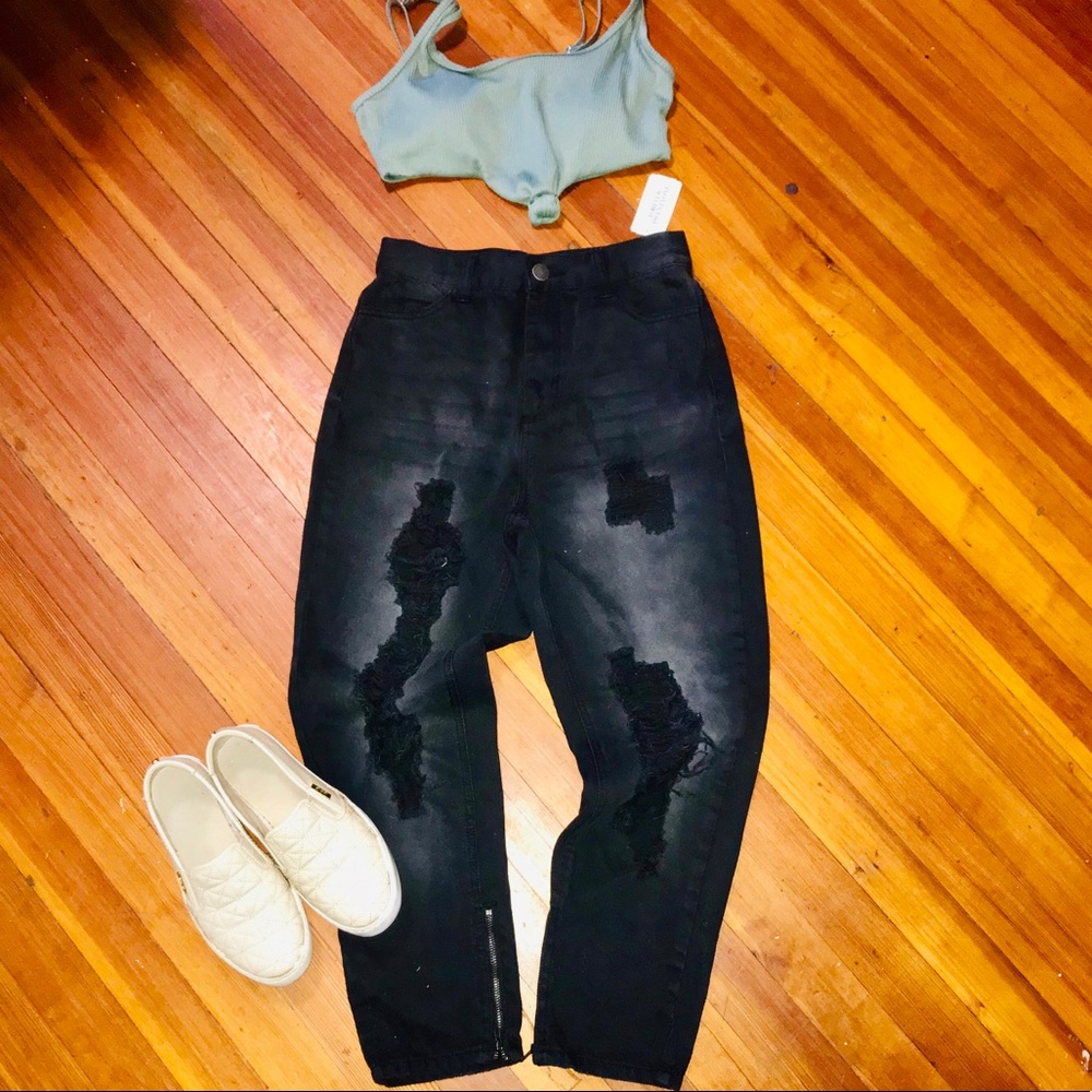 Black ripped jeans 👖